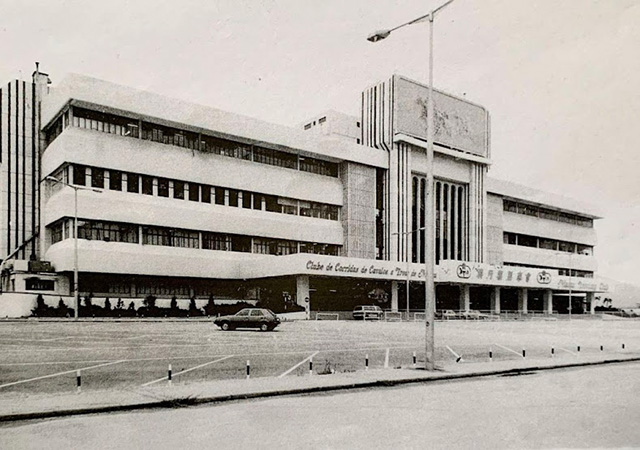 The entrance to Macau Jockey Club, a mutli-story building with a covered area leading to the front doors