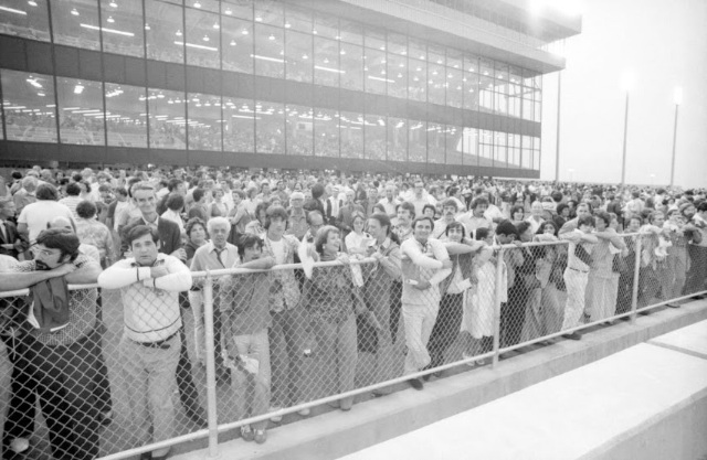 crowd at Meadowlands opening