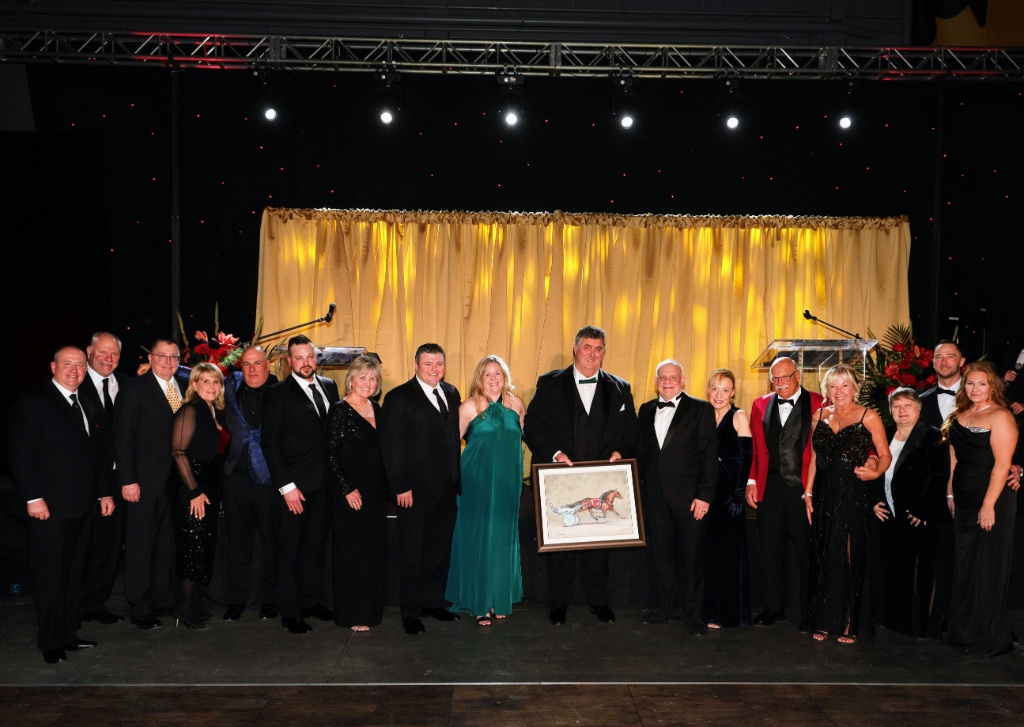 Somebeachsomewhere Horse of the Year - Beau Jangles