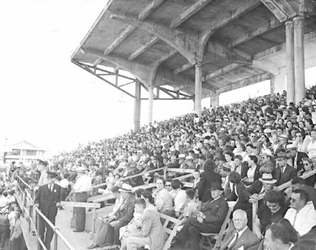 Crowd at Trois Rivieres