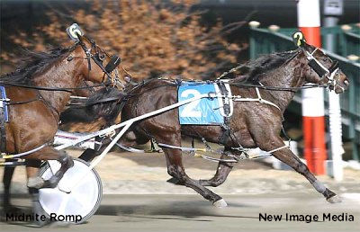 Midnite Romp Comes On Strong In Apaches Fame