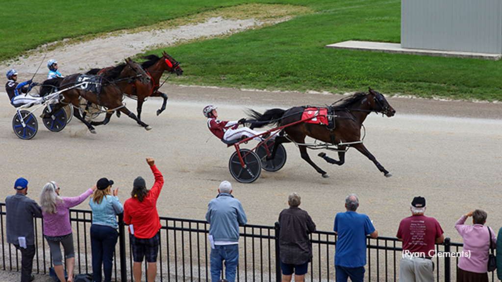 Harness racing at Clinton Raceway