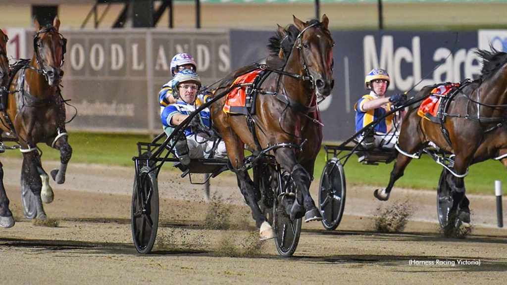 King Of Swing winning the Miracle Mile