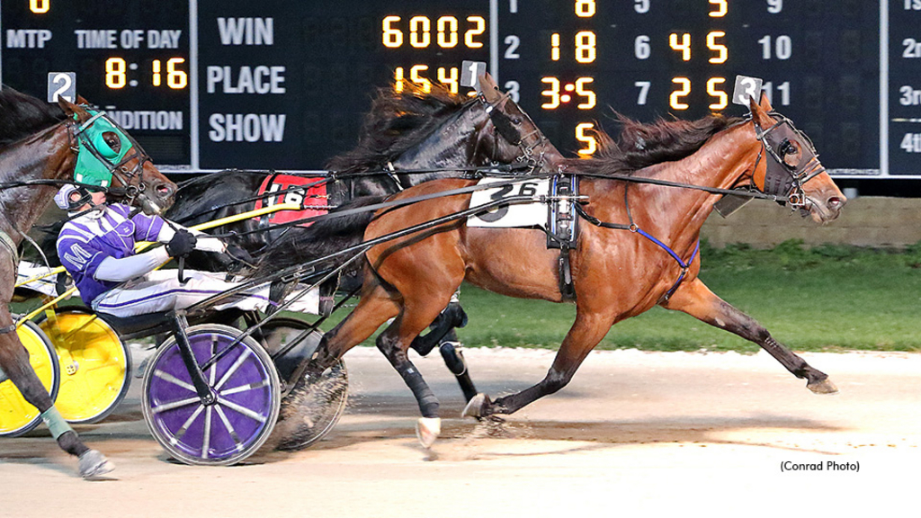 Street Gossip winning at Dayton Raceway