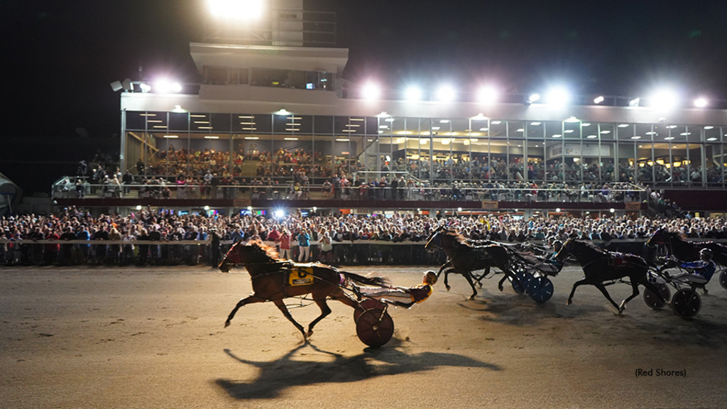 Gold Cup and Saucer race and crowd