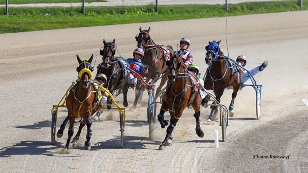 Harness racing at Clinton Raceway