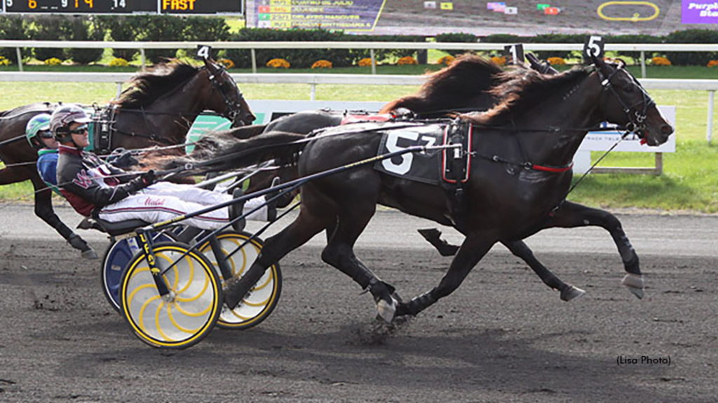 Cuatro De Julio winning at The Meadowlands