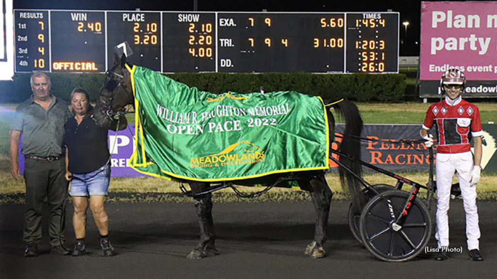 Bulldog Hanover in the Meadowlands winner's circle