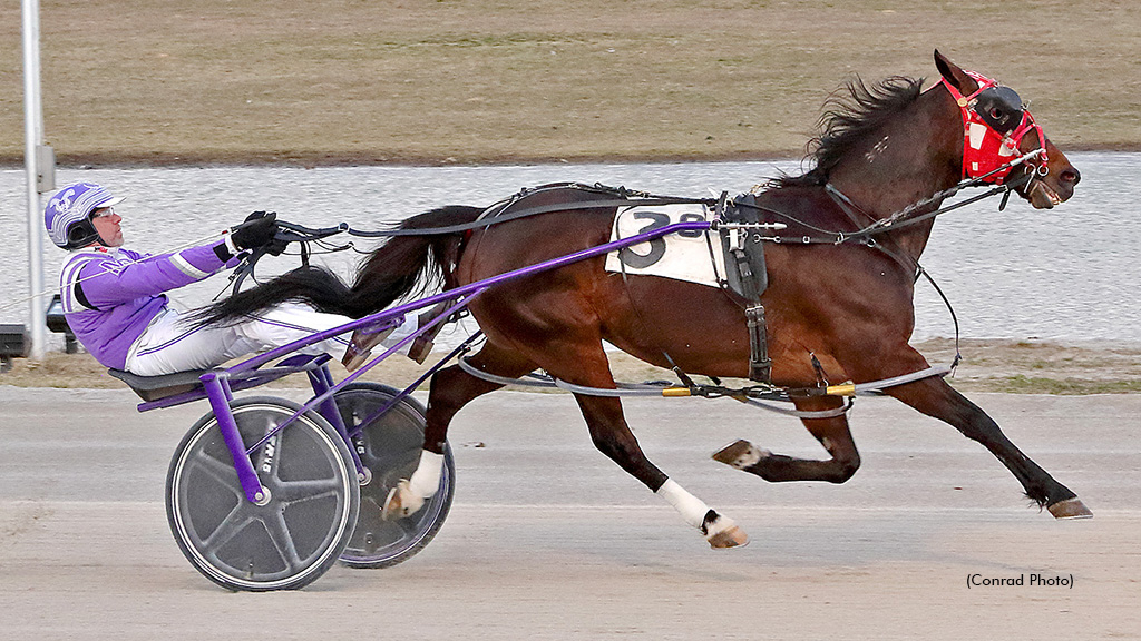 Nuclear Dragon winning at Miami Valley Raceway