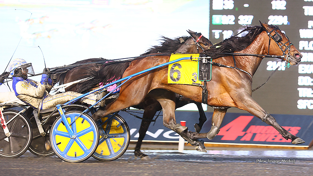 Adare Castle winning at Woodbine Mohawk Park