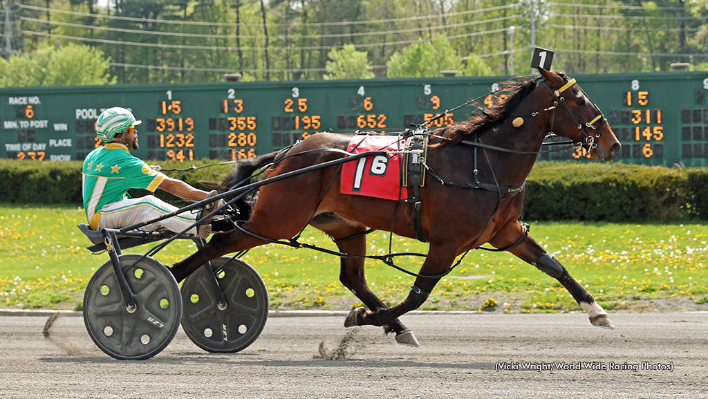 Cheyenne Ryan Lee winning at Freehold Raceway