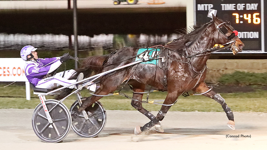 Sugar Dance winning at Dayton Raceway