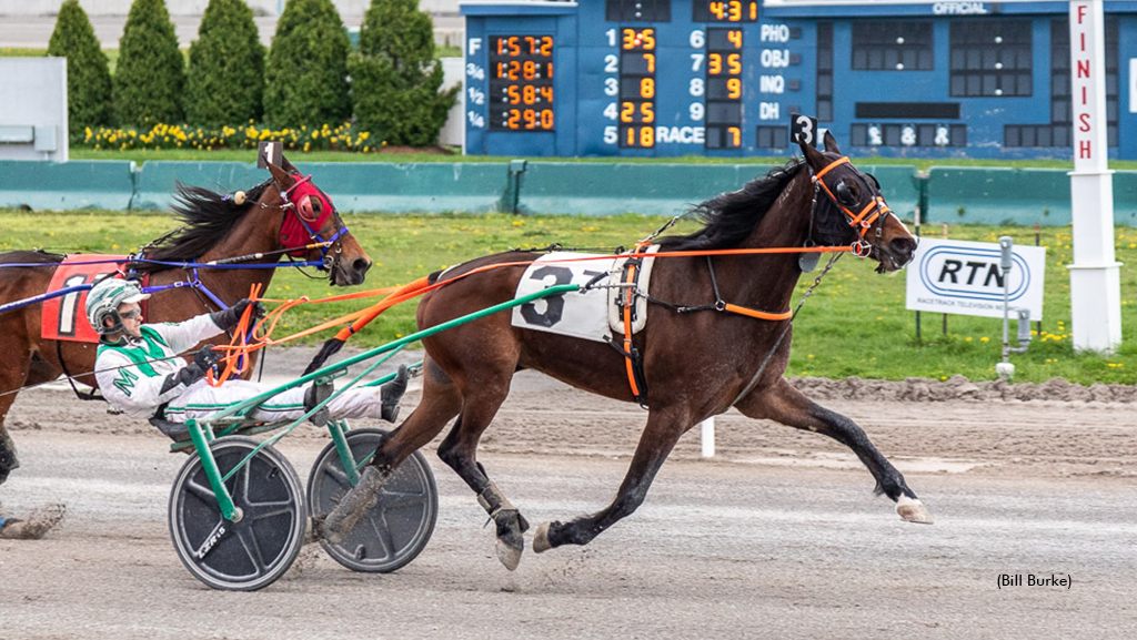 Castyourcrown winning at Buffalo Raceway