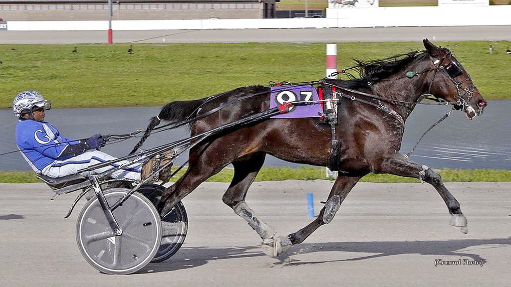 Pariso winning at Miami Valley Raceway