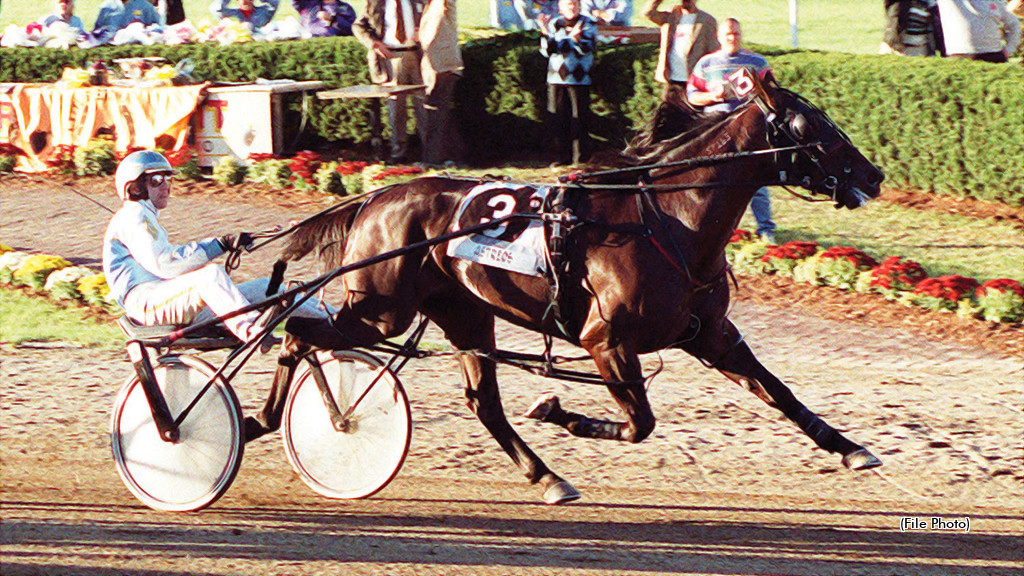 Astreos winning the 2000 Little Brown Jug