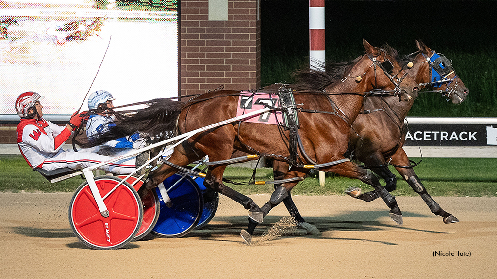 Handsome Harvey winning at Running Aces