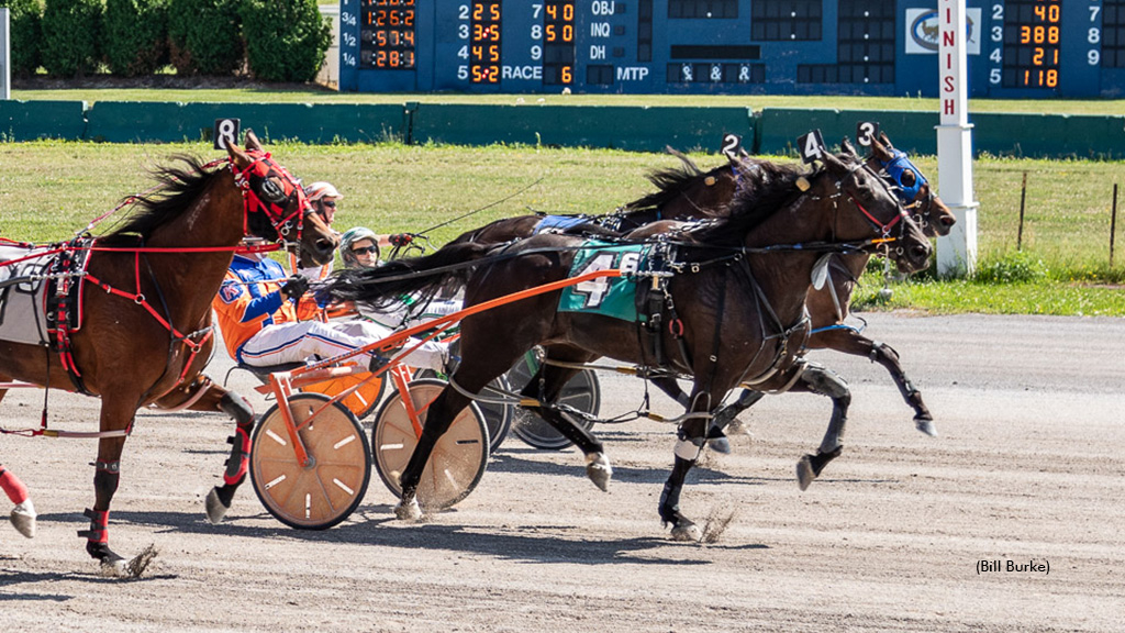 Knight On Ice winning at Buffalo Raceway