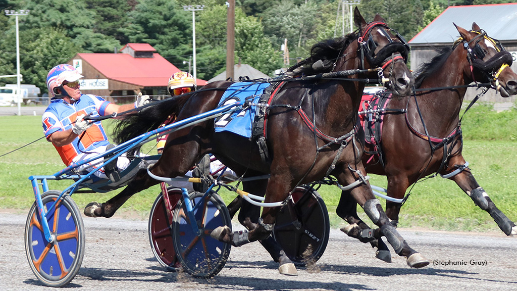 Oakleypopsthedeuce winning at Cumberland