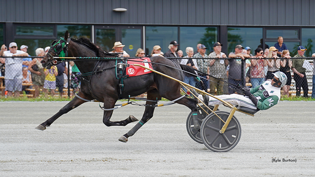 Roll Em winning at Truro Raceway