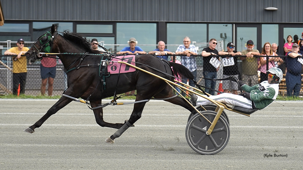 Roll Em winning at Truro Raceway