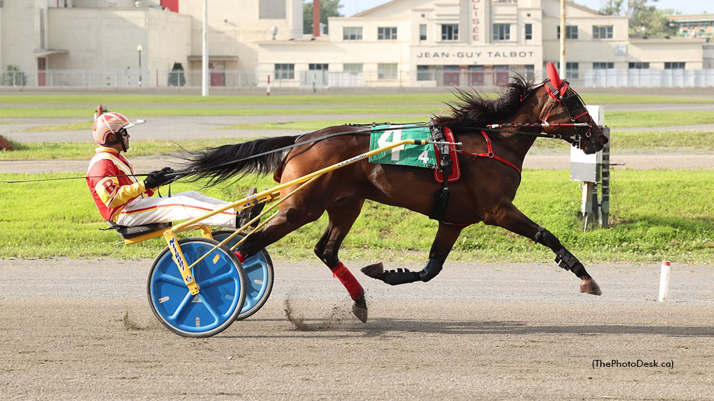 Kenogami Queen winning at Hippodrome 3R