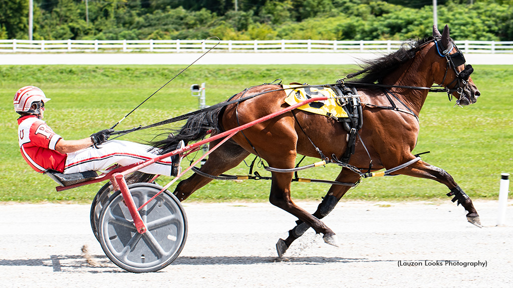 Love Triangle winning at Leamington Raceway