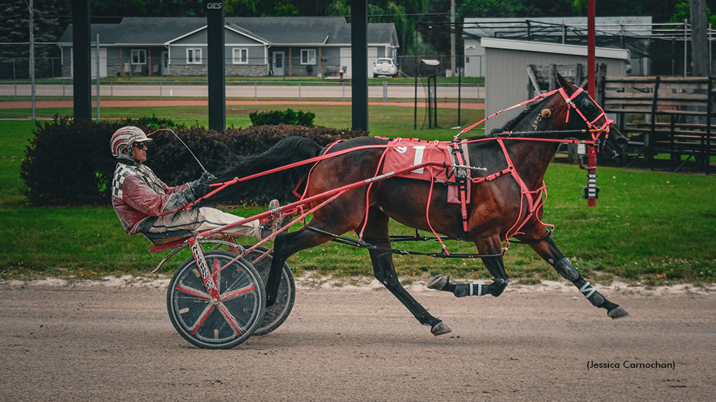 Shakeitifyougotit and driver Paul MacKenzie winning at Clinton Raceway