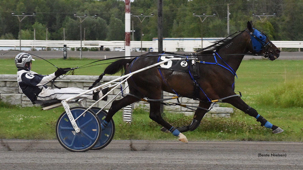 The Light Speed winning at Rideau Carleton Raceway