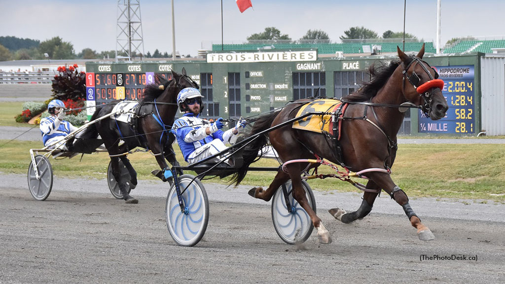 Badlands Bay winning at Hippodrome 3R