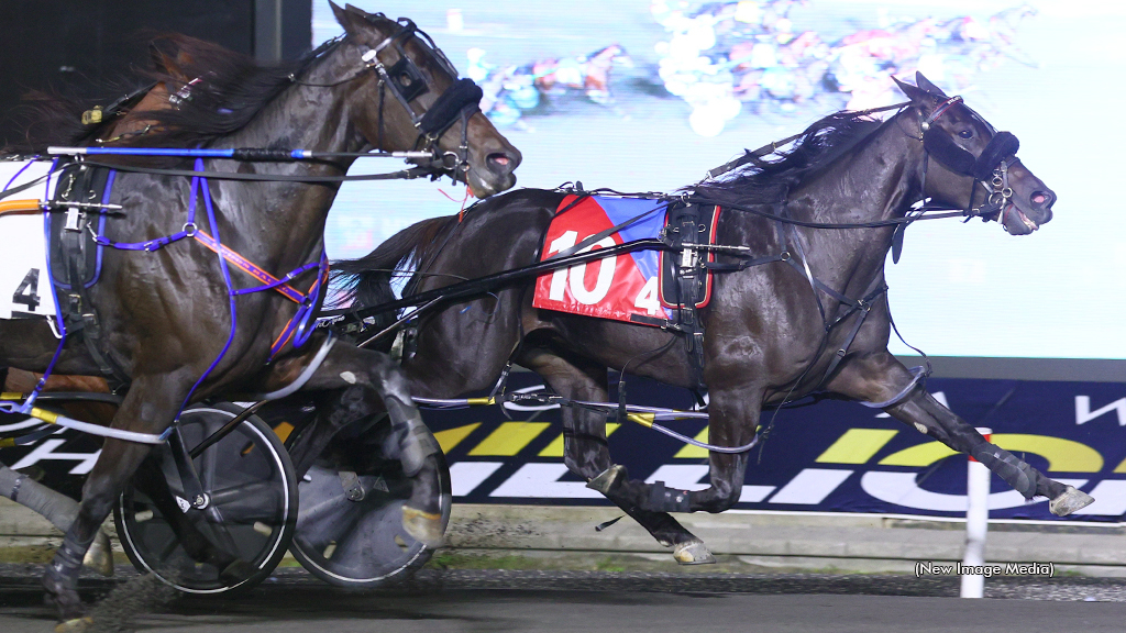 Twin Delight winning at Woodbine Mohawk Park