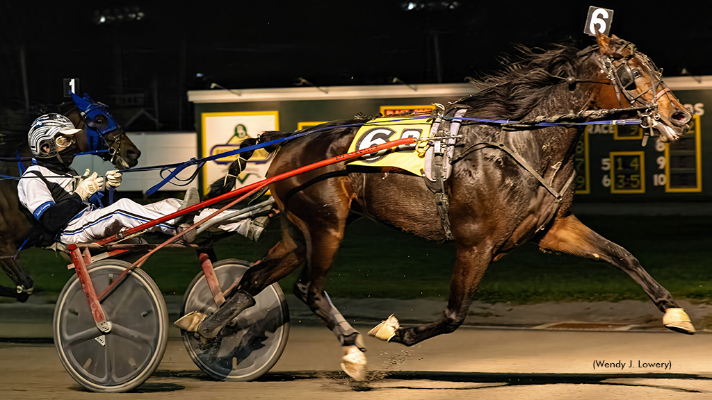 Makadushin N Cheez winning at Batavia Downs