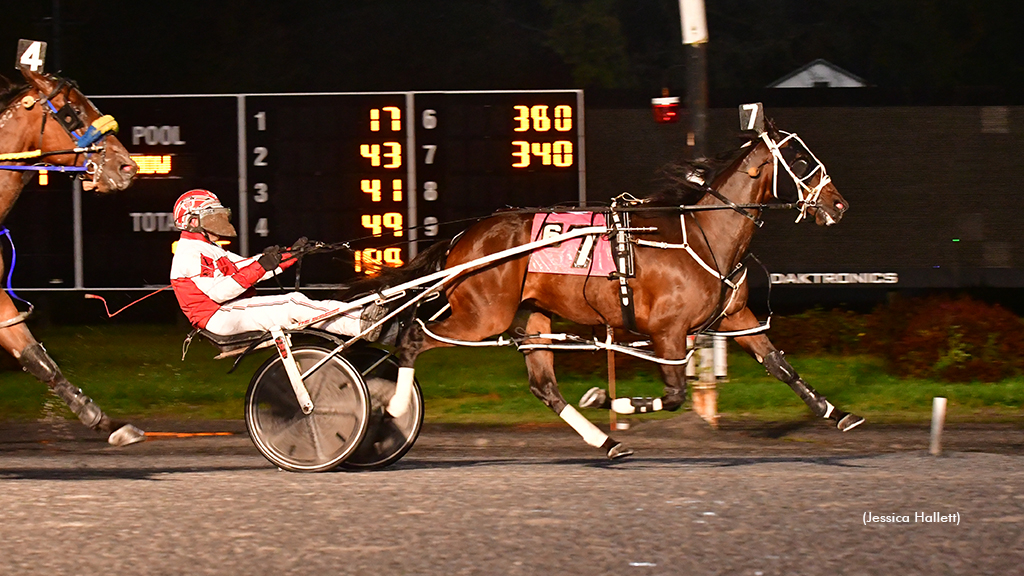 Rocknroll Runa A winning at Saratoga Raceway