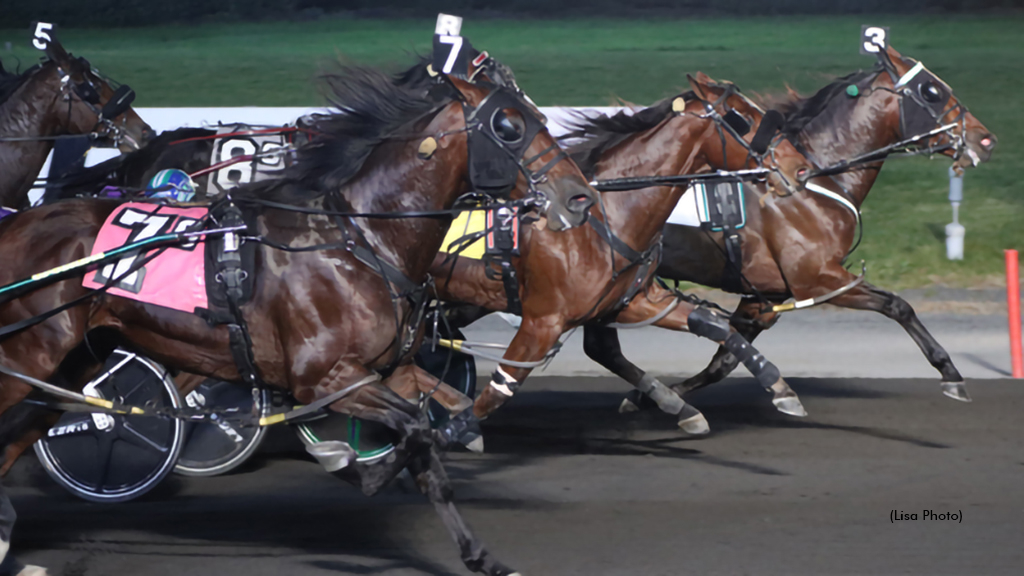 Maxim Hanover winning at The Meadowlands