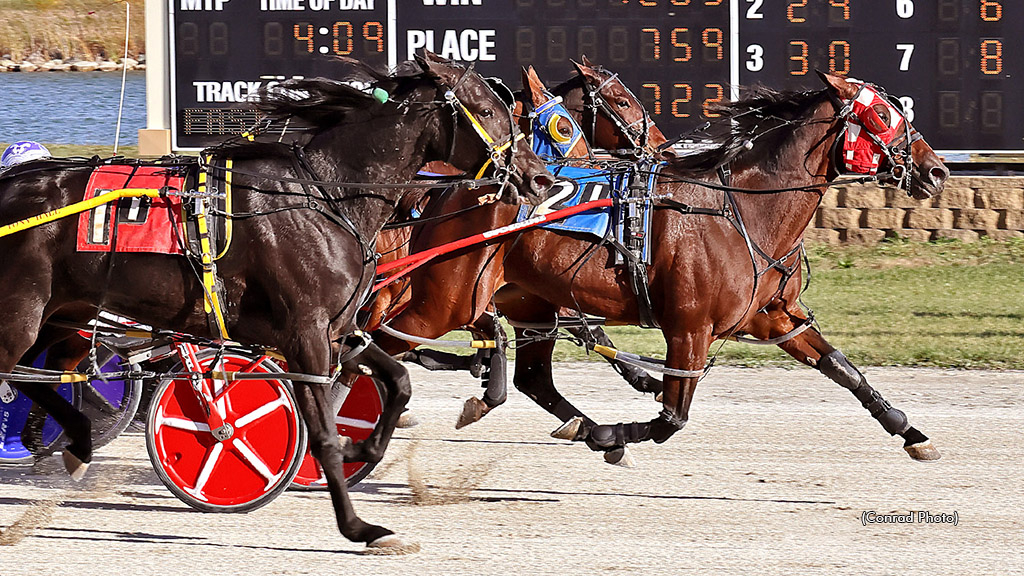 Mossdale Lottee N winning at Dayton Raceway