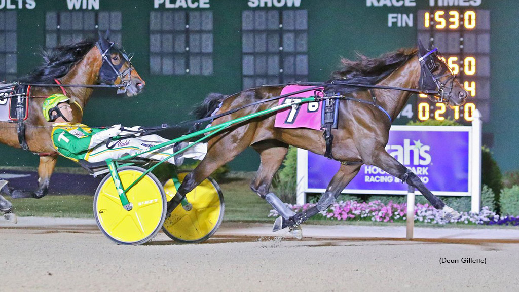 R Melina winning at Hoosier Park