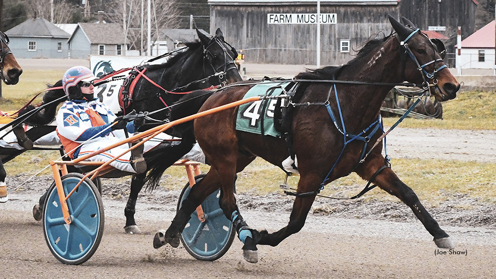 Matt So Sure winning at First Tracks Cumberland