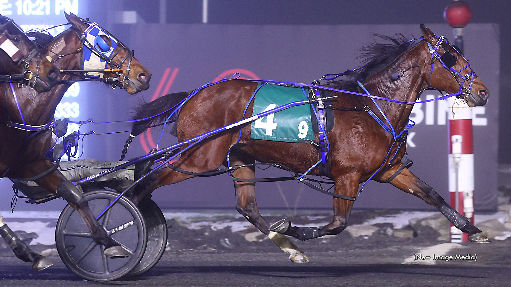 Tells On A Roll winning at Woodbine Mohawk Park