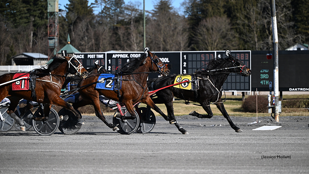 Discus Hanover winning at Saratoga Raceway