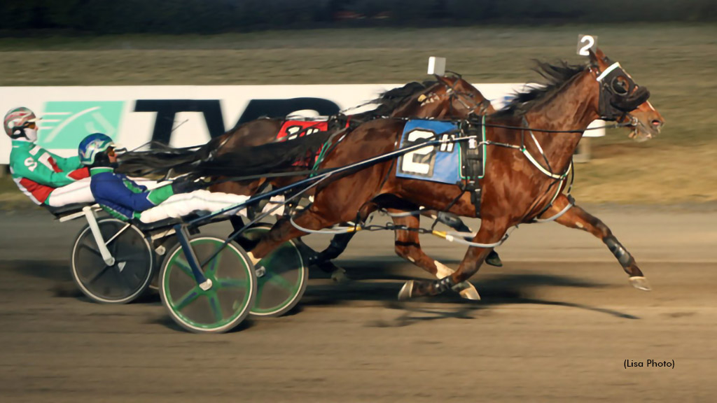 Oakwood Ardan IR winning at The Meadowlands