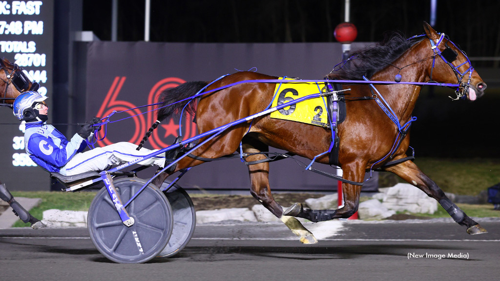 Tells On A Roll winning at Woodbine Mohawk Park