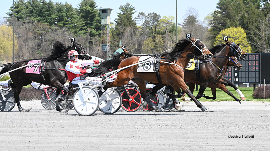 Snowpiercer winning at Saratoga Raceway