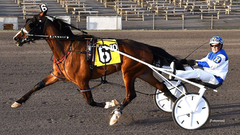 Dewey Arnold winning at Vernon Downs