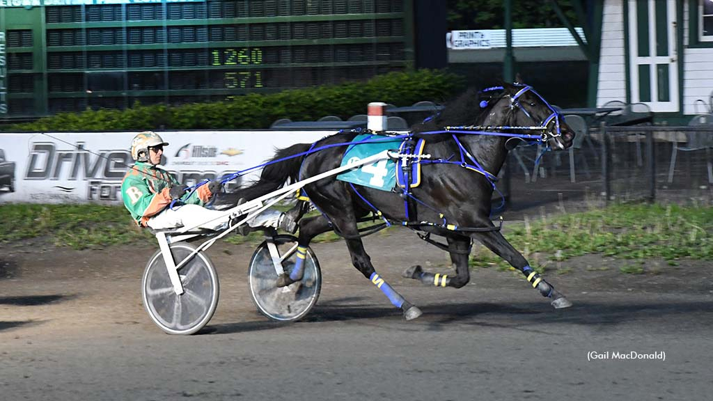 Share The Moment winning at Charlottetown Driving Park