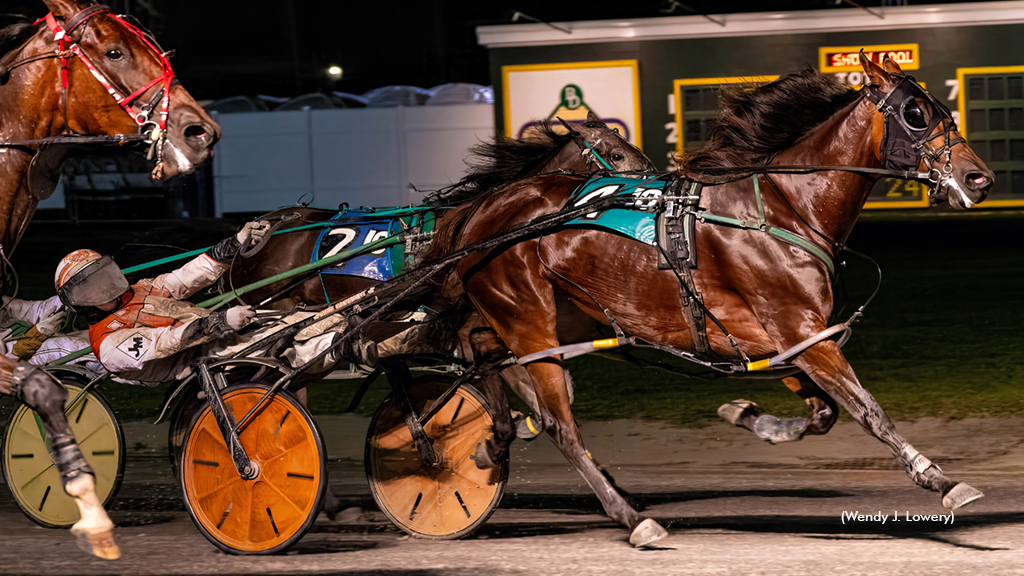 Center Attraction winning at Batavia Downs