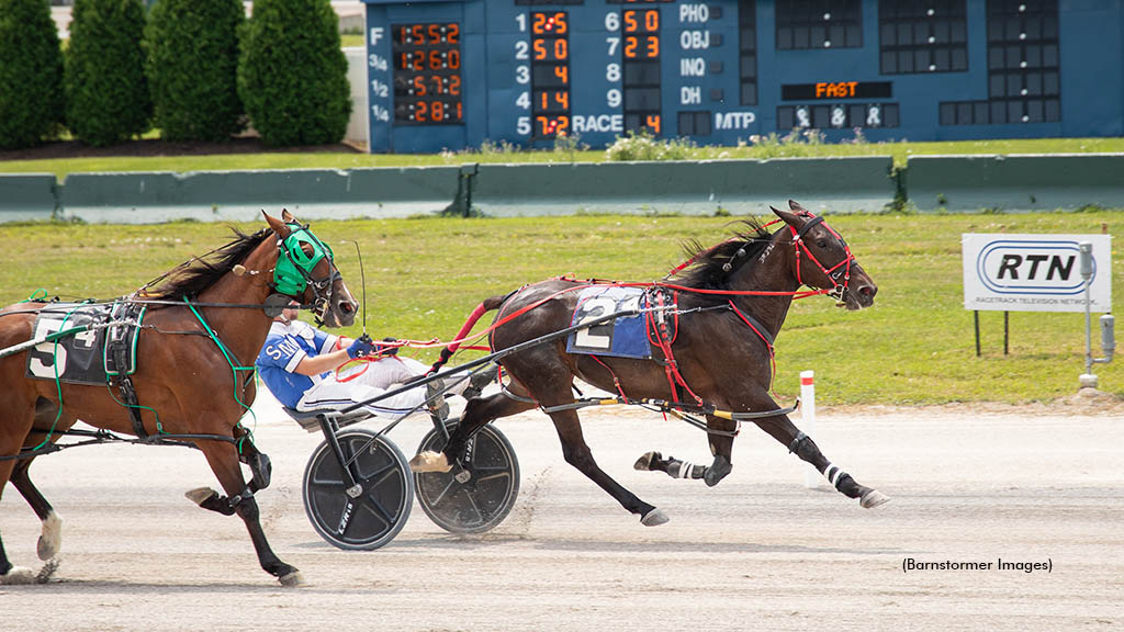 Lookatmyart winning at Buffalo Raceway