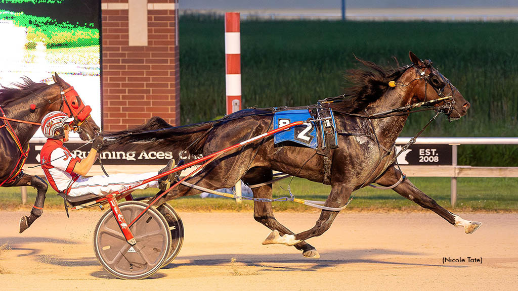 Muskateer Hanover winning at Running Aces