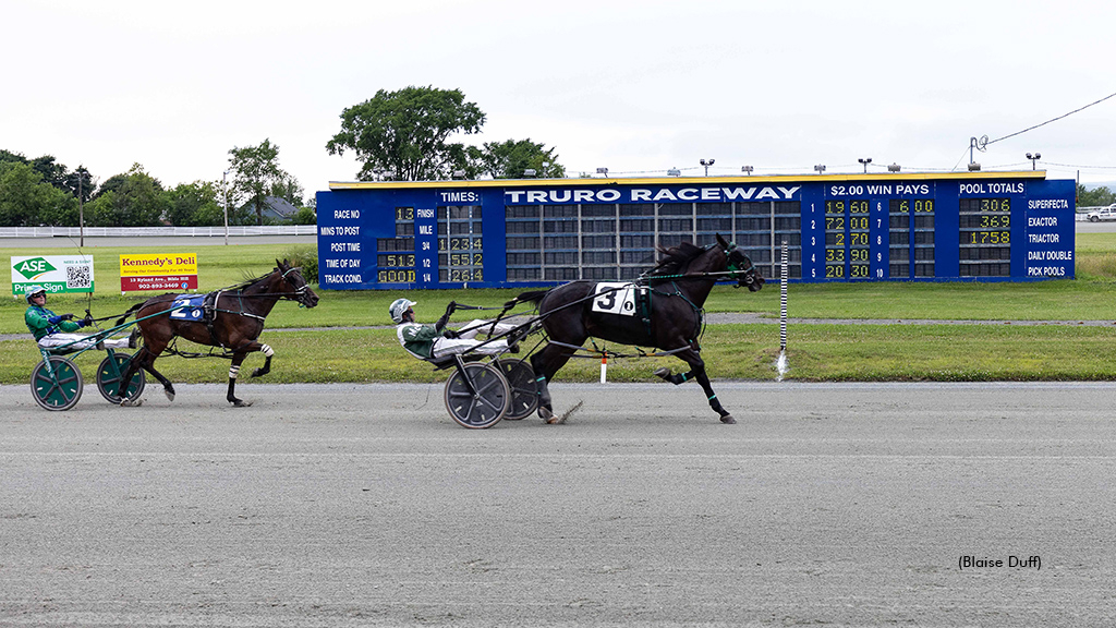 Roll Em winning at Truro Raceway