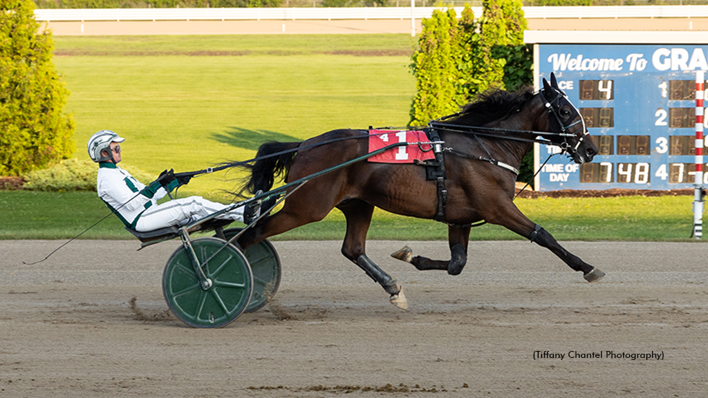 Seeme Zoom winning at Grand River Raceway