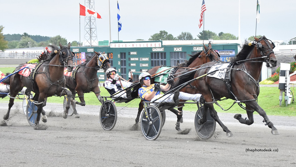 Redwood Hanover winning at Hippodrome 3R