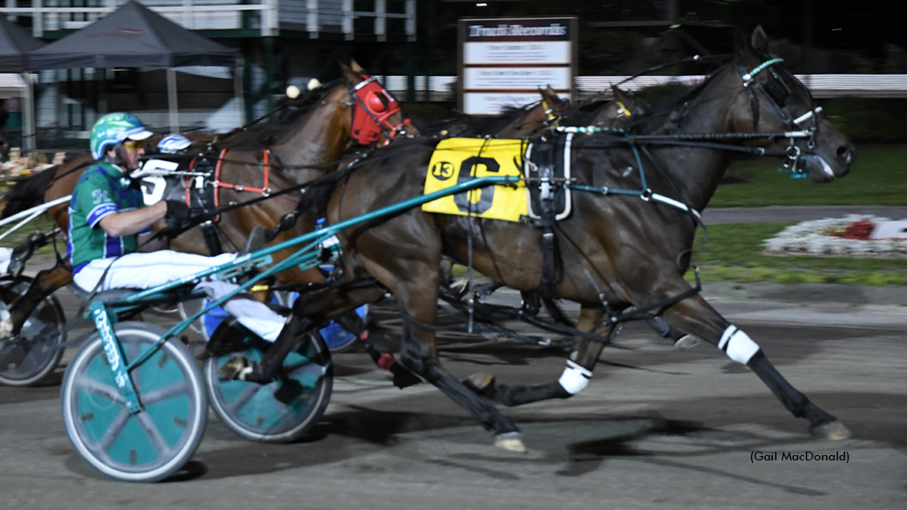 Rollwithhottytoddy winning at Charlottetown Driving Park